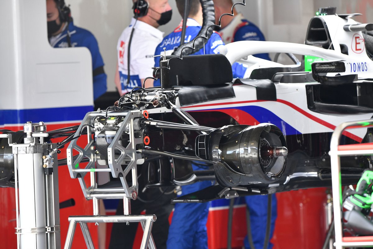 Detalle del freno frontal del Haas VF-21