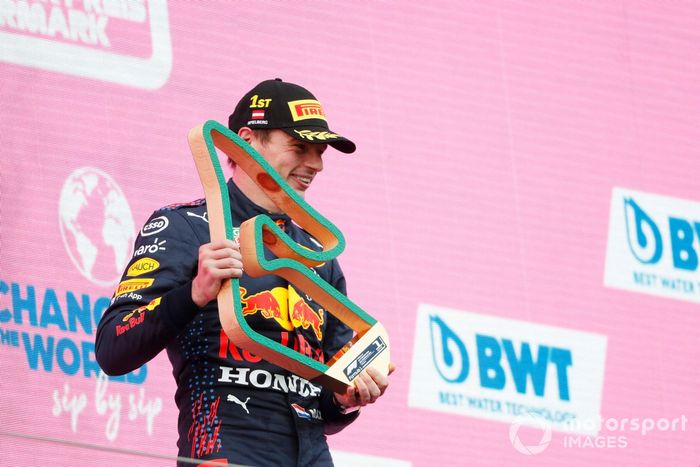 Podio: ganador de la carrera Max Verstappen