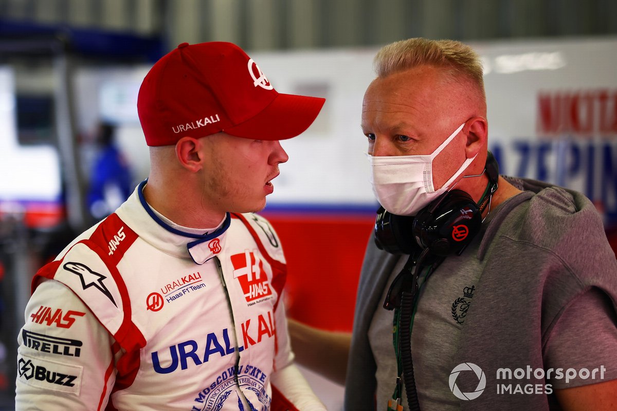 Nikita Mazepin, Haas F1, con su padre, Dmitry Mazepin
