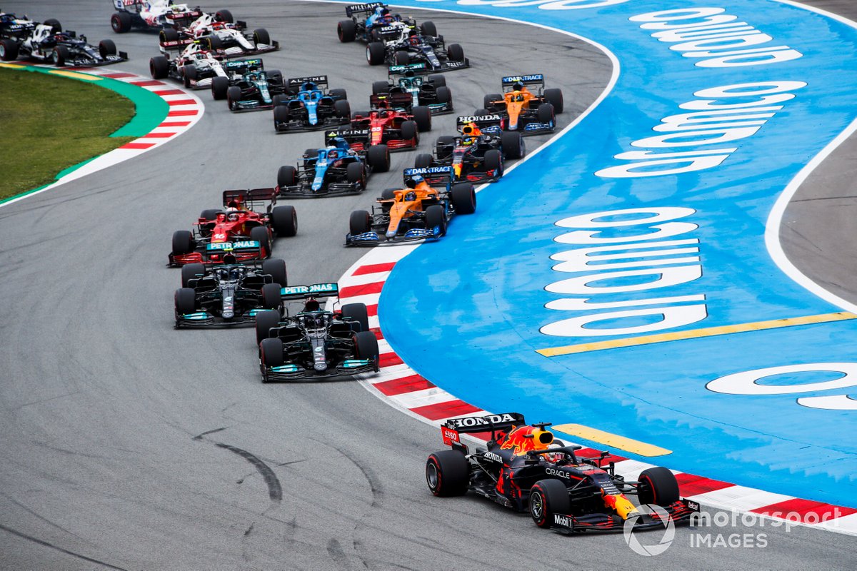 Max Verstappen, Red Bull Racing RB16B, leads Sir Lewis Hamilton, Mercedes W12, Valtteri Bottas, Mercedes W12, Daniel Ricciardo, McLaren MCL35M, Charles Leclerc, Ferrari SF21, and the rest of the field on the opening lap