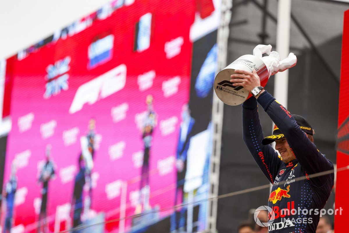 Max Verstappen, Red Bull Racing, 1st position, lifts his trophy