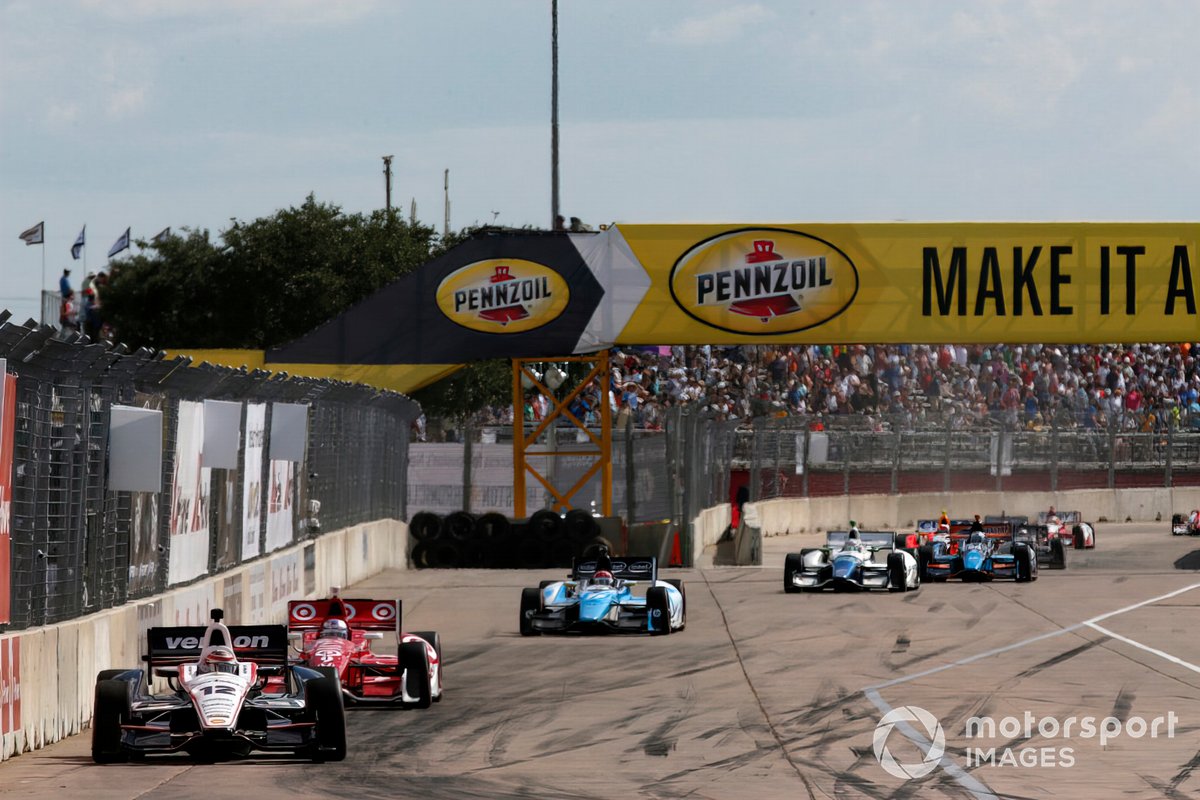 Renn-Action beim IndyCar-Rennen in Houston 2013: Will Power, Team Penske Chevrolet, führt