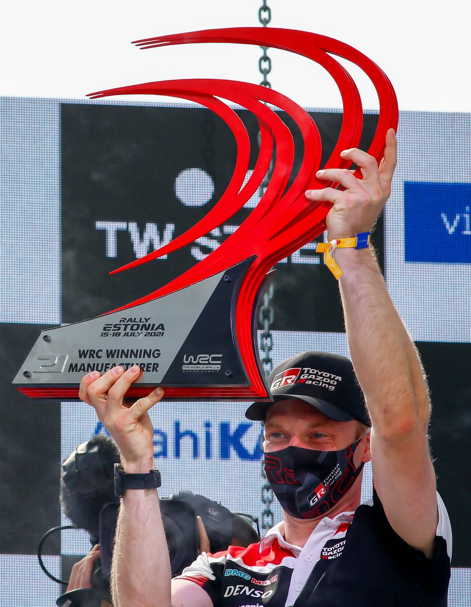 Podio: Jari-Matti Latvala, director Toyota Gazoo Racing