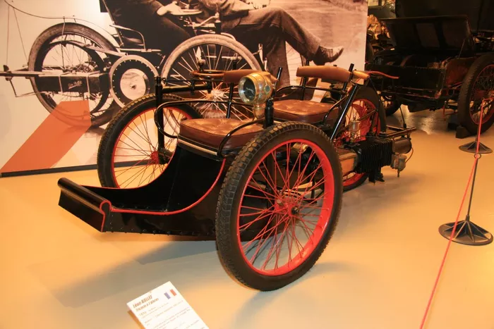1896年：レオン・ボレー トライサイクル 2プレイス（Leon Bollee Tricycle a 2 Places）