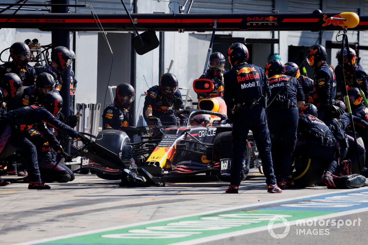 Max Verstappen, Red Bull Racing RB16B, in the pits