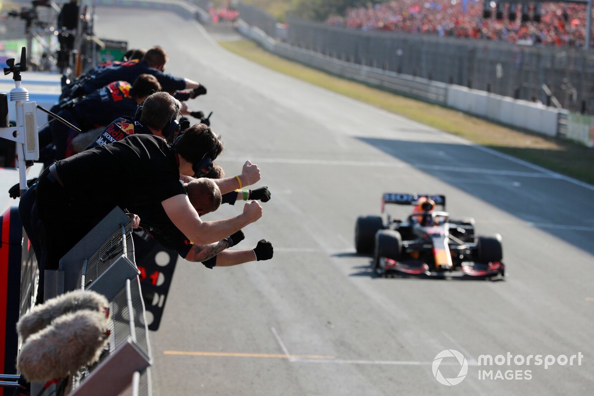 Max Verstappen, Red Bull Racing RB16B, 1a posizione, vince il GP d'Olanda