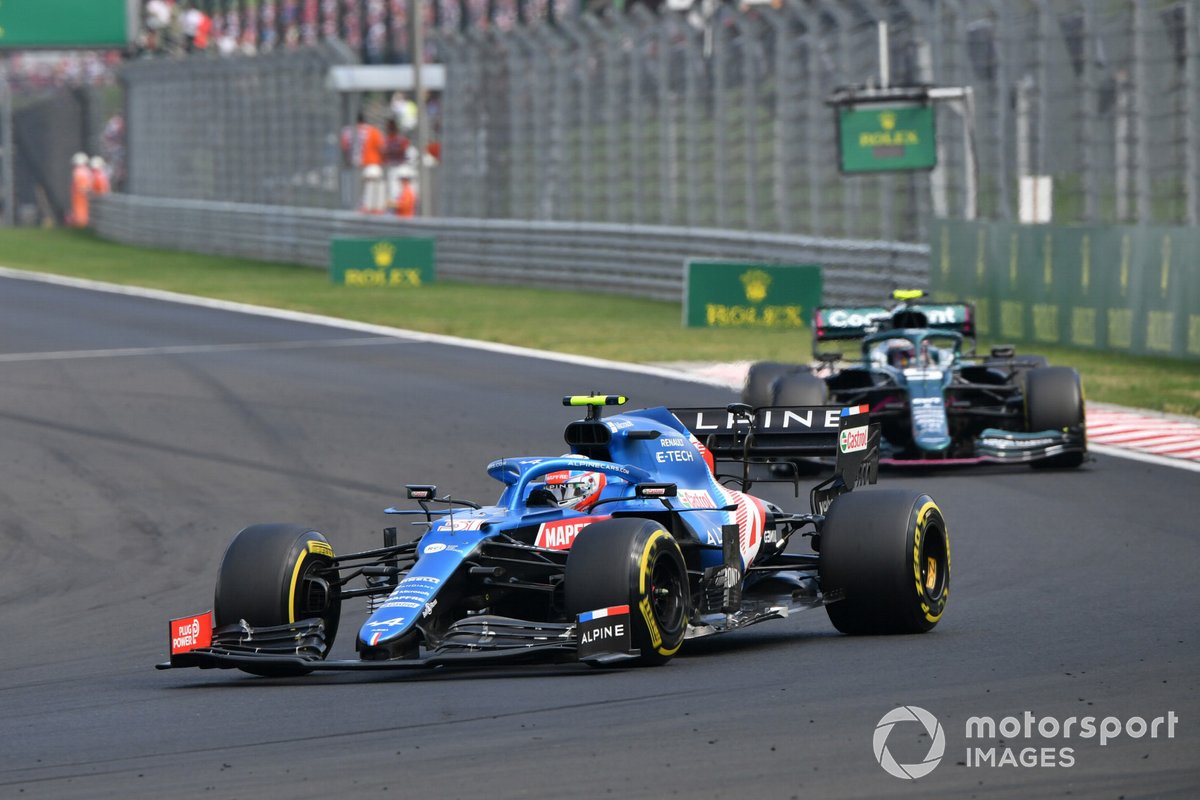Esteban Ocon, Alpine A521, Sebastian Vettel, Aston Martin AMR21