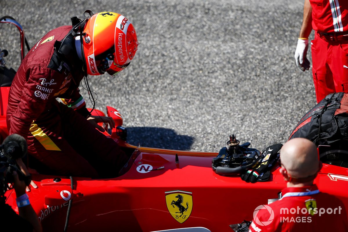 Mick Schumacher conduce el Ferrari F2004 con el que ganó el campeonato Michael Schumacher, en una carrera de demostración para celebrar el Gran Premio número 1000 de Ferrari
