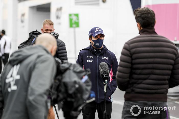 Sergio Perez, Racing Point, habla con los periodistas