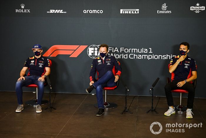 Max Verstappen, Red Bull Racing, Christian Horner, director del equipo, Red Bull Racing, y Alex Albon, Red Bull Racing, en la conferencia de prensa