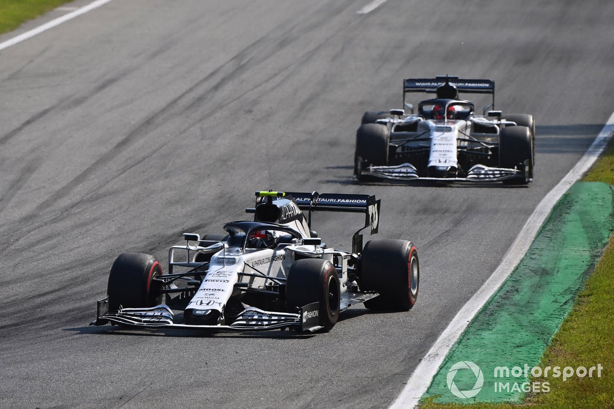 Pierre Gasly, AlphaTauri AT01, Daniil Kvyat, AlphaTauri AT01