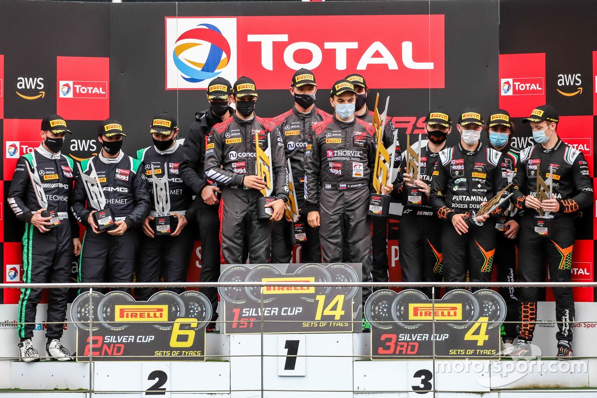 Podio Silver cup: il vincitore #5 HRT Mercedes-AMG GT3: Hubert Haupt, Sergey Afanasiev, Gabriele Piana, Michele Beretta, secondo posto #84 HTP Motorsport Mercedes-AMG GT3: Philip Ellis, Indy Dontje, Russell Ward, terzo posto #555 Orange 1 FFF Racing Team Lamborghini Huracan GT3 Evo: Florian Latorre, Baptiste Moulin, Taylor Proto, Hugo Chevalier