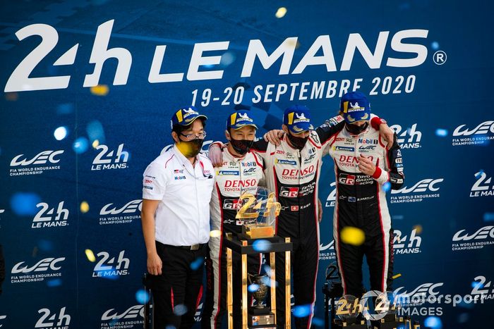 Podio: ganador #8 Toyota Gazoo Racing Toyota TS050: Sebastien Buemi, Kazuki Nakajima, Brendon Hartley