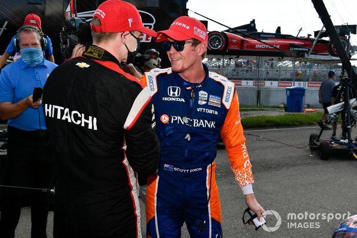 Campeón Scott Dixon, Chip Ganassi Racing Honda, y el ganador de la carrera Josef Newgarden, Team Penske Chevrolet