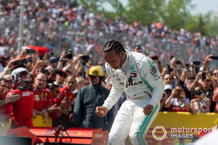 Lewis Hamilton, Mercedes AMG F1, 1ª posición celebra en el Parc Ferme