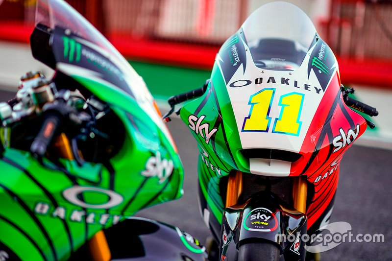 Livrea tricolore sulle moto di Luca Marini, Sky Racing Team VR46 e Nicolò Bulega, Sky Racing Team VR46