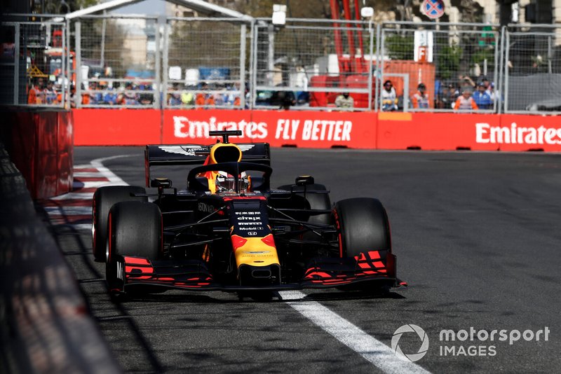 Verstappen melaporkan masalah pengereman mesin