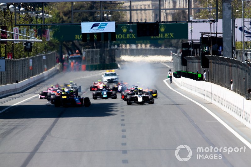 Partenza, Nobuharu Matsushita, CARLIN precede Nyck De Vries, ART GRAND PRIX