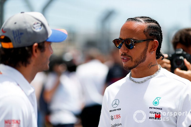 Carlos Sainz Jr., McLaren, Lewis Hamilton, Mercedes AMG F1