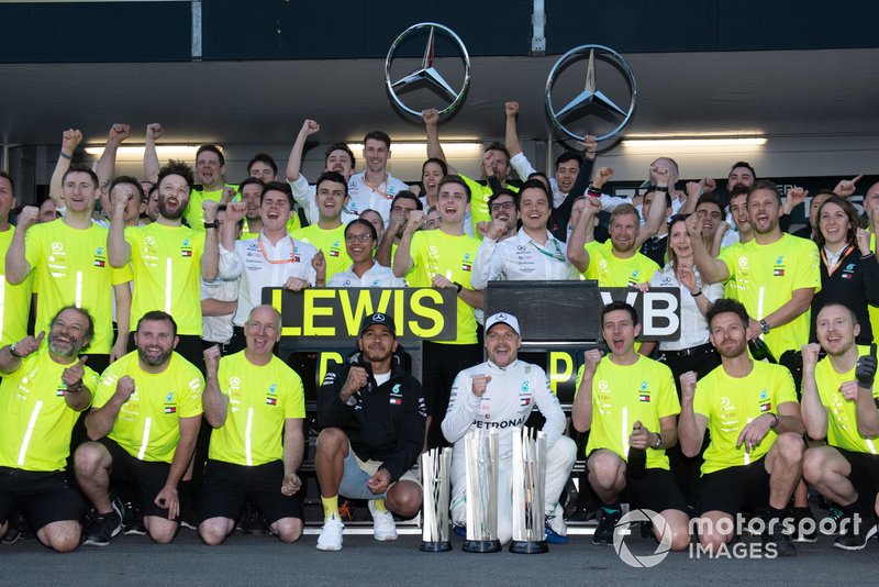 Lewis Hamilton, Mercedes AMG F1, 2nd position, Valtteri Bottas, Mercedes AMG F1, 1st position, and the Mercedes team celebrate after the race