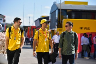 Daniel Ricciardo, Renault in de paddock