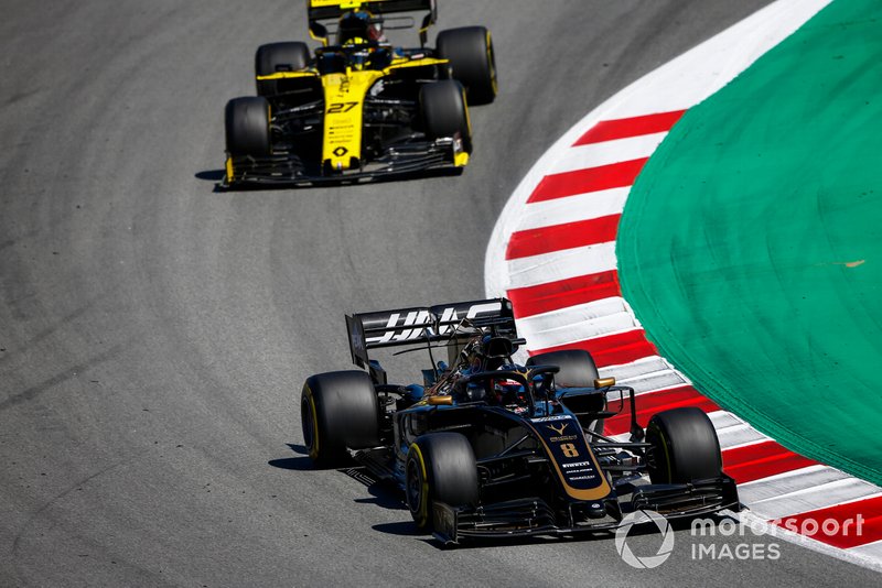 Romain Grosjean, Haas F1 Team VF-19, devant Nico Hulkenberg, Renault R.S. 19