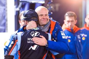 Andrea Adamo, Team principal Hyundai Motorsport, avec Sébastien Loeb, Hyundai Motorsport