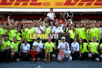 Podyum: 2. Valtteri Bottas, Mercedes AMG F1, yarış galibi Lewis Hamilton, Mercedes AMG F1