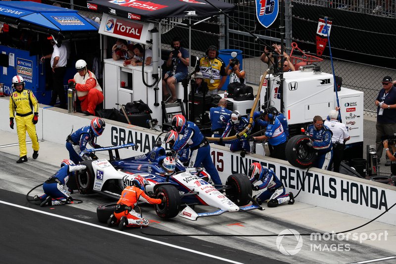 Graham Rahal, Rahal Letterman Lanigan Racing Honda, pit stop
