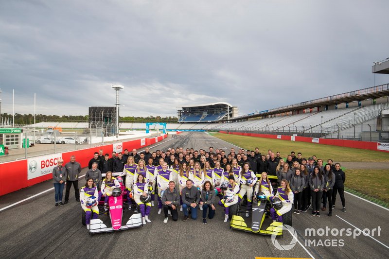 Pilotos con Lee McKenzie, David Coulthard