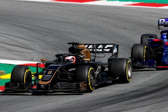 Romain Grosjean, Haas F1 Team VF-19, leads Alexander Albon, Toro Rosso STR14