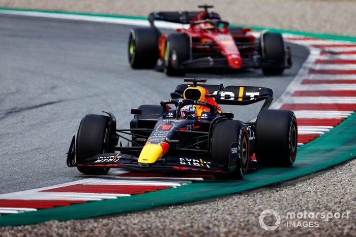 Max Verstappen, Red Bull Racing RB18, Charles Leclerc, Ferrari F1-75