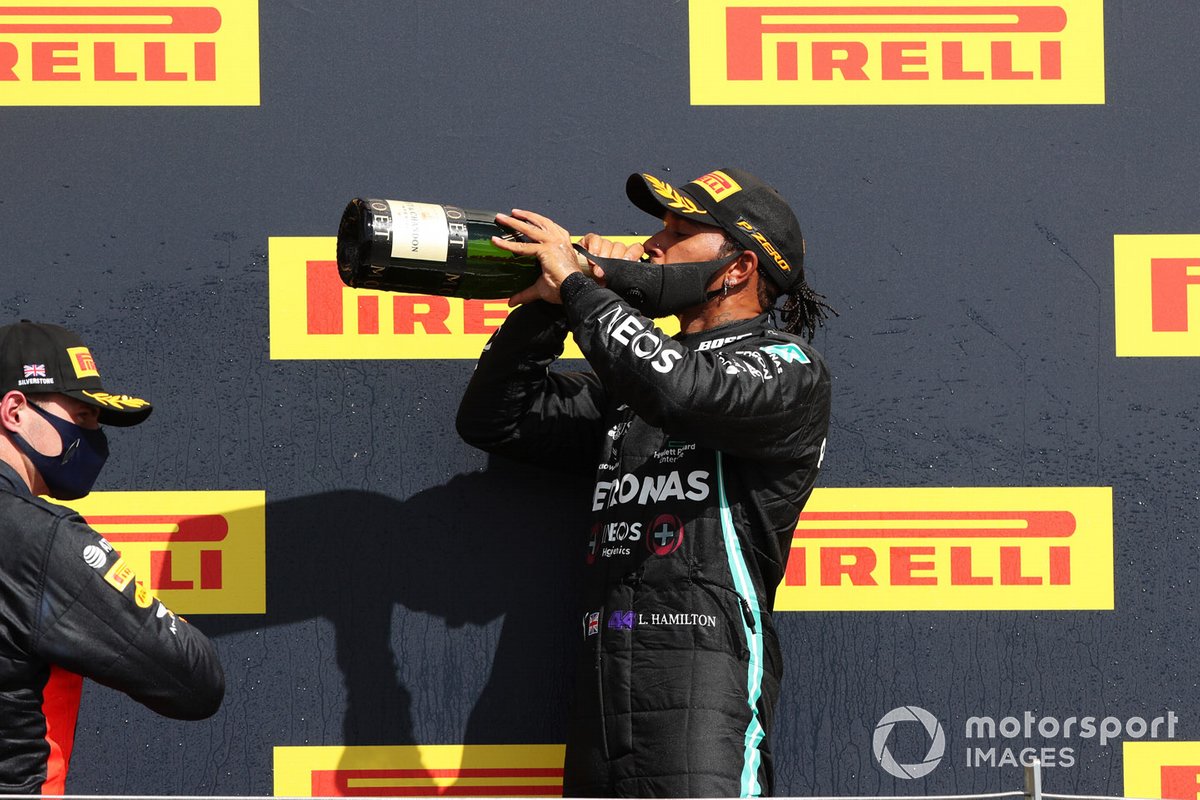 Podio: ganador de la carrera Lewis Hamilton, Mercedes-AMG F1