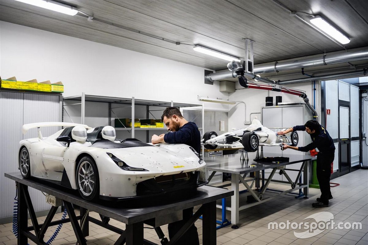 Si allestiscono i modelli per la galleria del vento Dallara