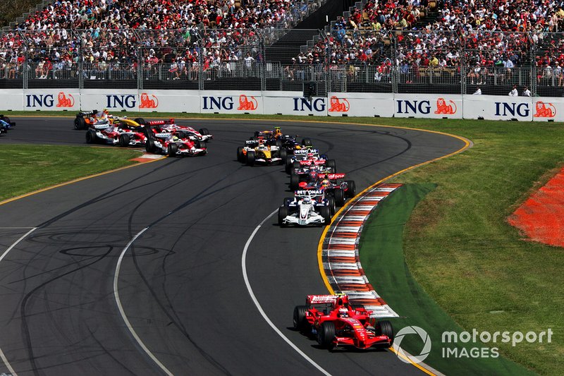 Kimi Raikkonen, Ferrari F2007 mène au départ