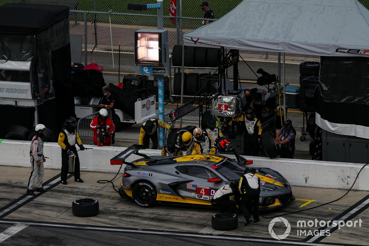 #4 Corvette Racing Corvette C8.R, GTLM: Oliver Gavin, Tommy Milner, Pit Stop