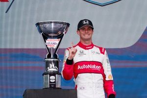 #27: Kyle Kirkwood, Andretti Autosport Honda, podio