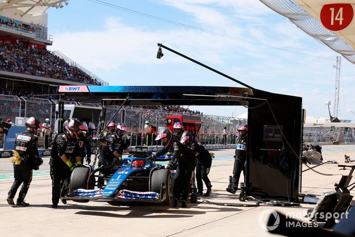 Esteban Ocon, Alpine A523, se retira de la carrera