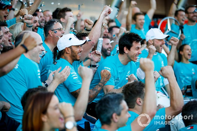 El equipo Mercedes celebra su sexto Mundial de constructores consecutivo