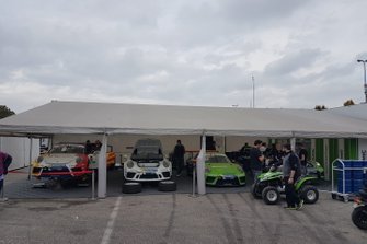 Porsche nel garage