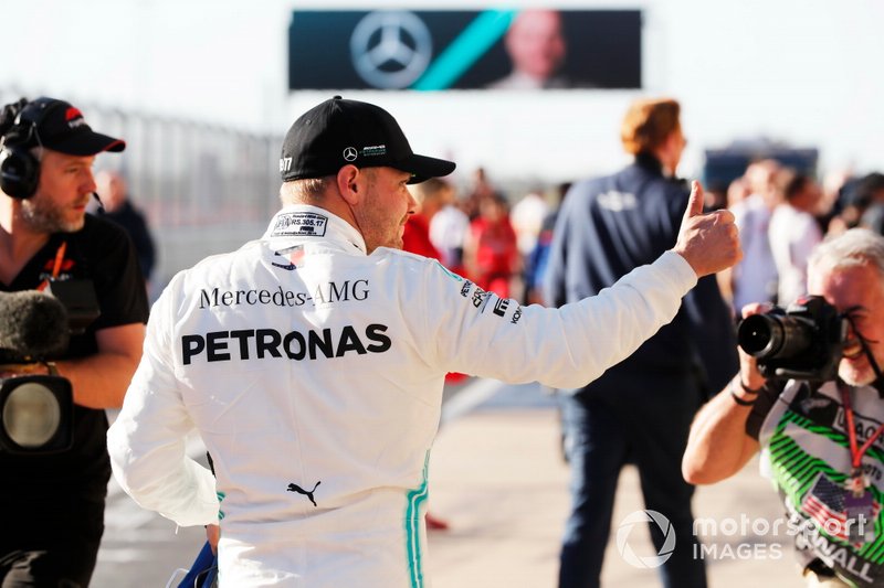 Ganador de la pole Valtteri Bottas, Mercedes AMG F1