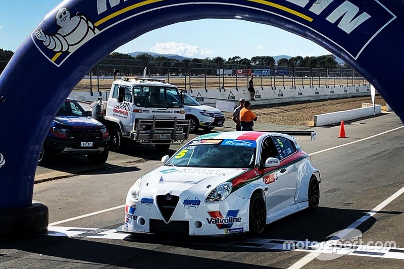 Jordan Cox, Garry Rogers Motorsport, Alfa Romeo Giulietta Veloce TCR