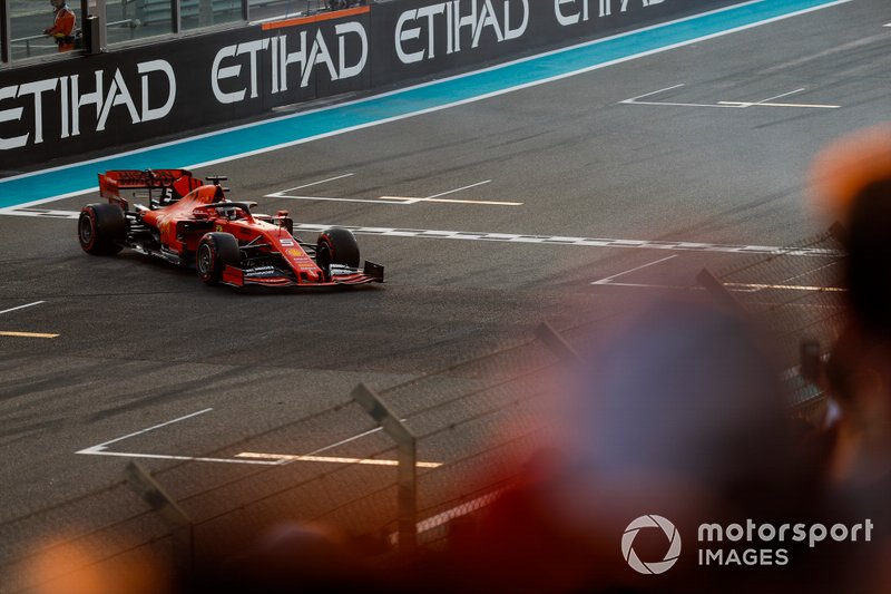 Sebastian Vettel, Ferrari SF90 trompea en la recta principal