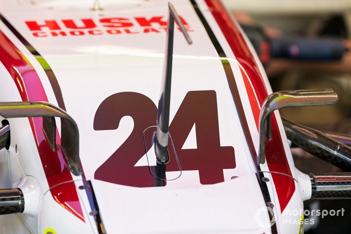 Le numéro 24 sur la voiture de Guanyu Zhou, Alfa Romeo Racing C41