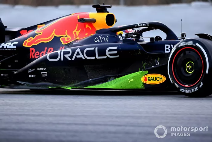 Sergio Pérez, Red Bull Racing RB18, con pintura de parafina