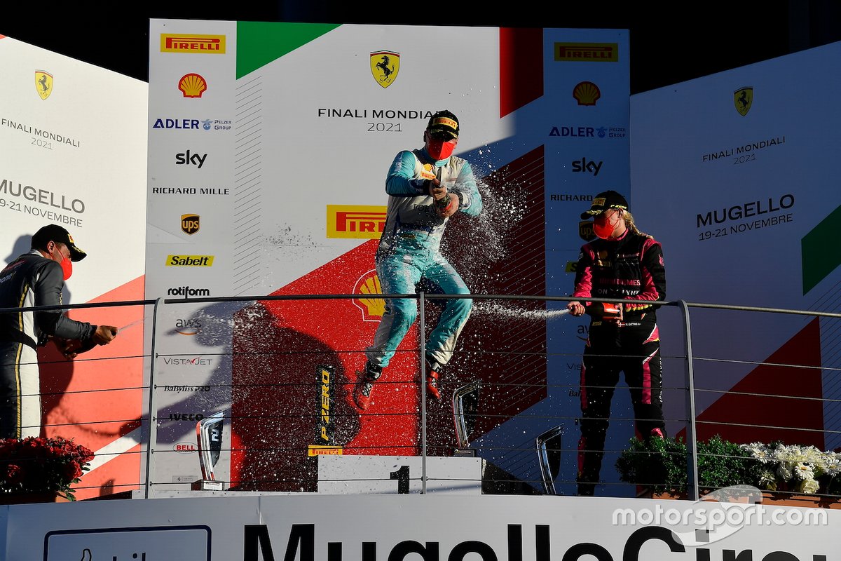 Il podio di Gara 2 del Trofeo Pirelli: secondo classificato #3, Niccolò Schirò, Rossocorsa, primo classificato #66, Luka Nurmi, Formula Racing, terzo classificato #83, Michelle Gatting, Scuderia Niki - Iron Lynx