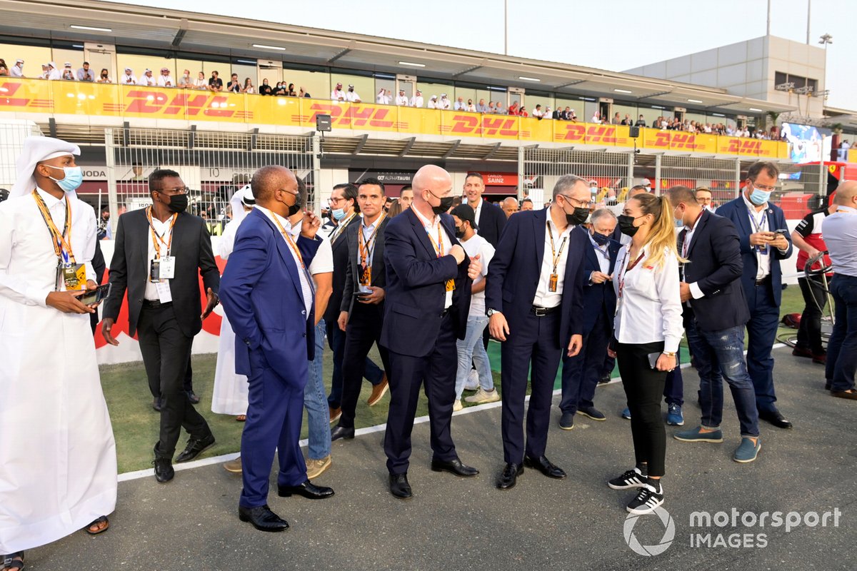 Gianni Infantino, Presidente de la FIFA, Stefano Domenicali, CEO de la Formula 1, e invitados
