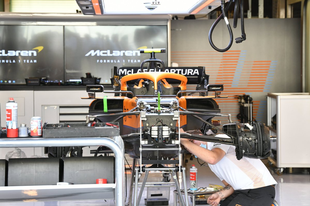 Detalle delantero del McLaren MCL35M
