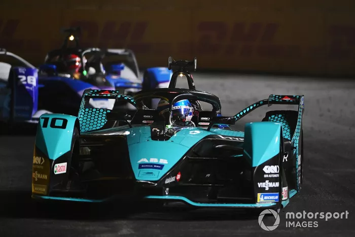 Sam Bird, Panasonic Jaguar Racing, Jaguar I-Type 5, Maximilian Guenther, BMW I Andretti Motorsports, BMW iFE.21