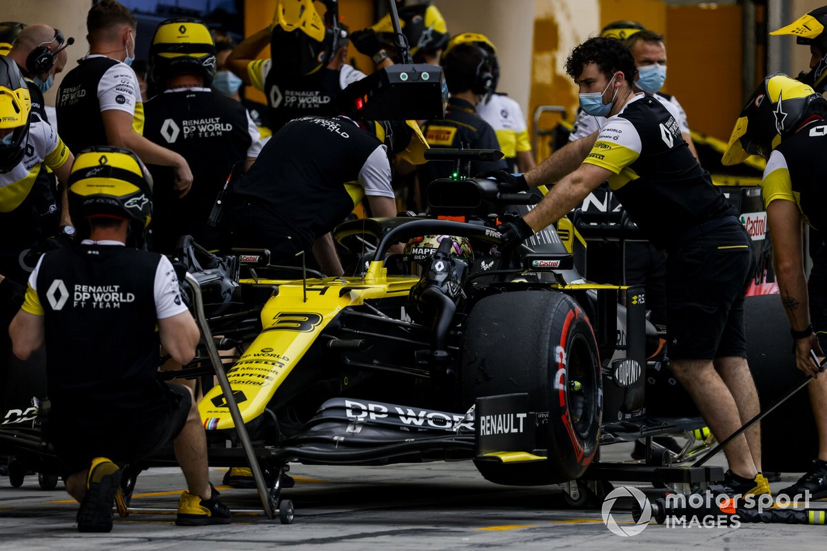Daniel Ricciardo, Renault F1 Team R.S.20, ai box